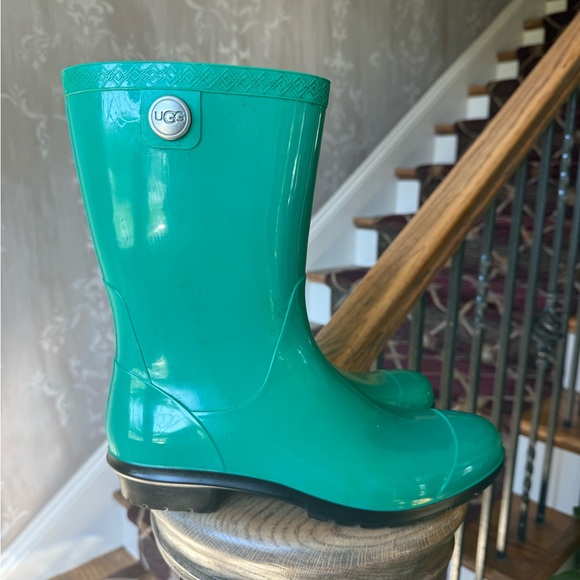 UGGS ladies green midcalf, rain boot size 8 excellent condition - Picture 12 of 12